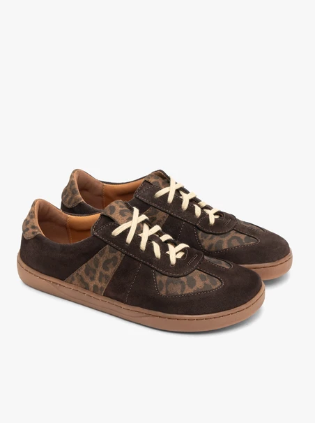 Halbschuhe aus braunem Velours und foliertem Leder