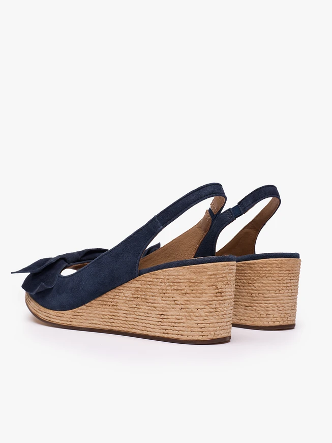 Marineblaue Plateausandalen mit Schleifenverzierung