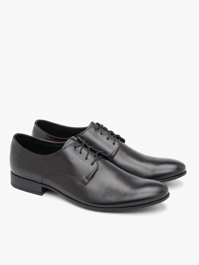 Kastanienbraune formelle Schuhe