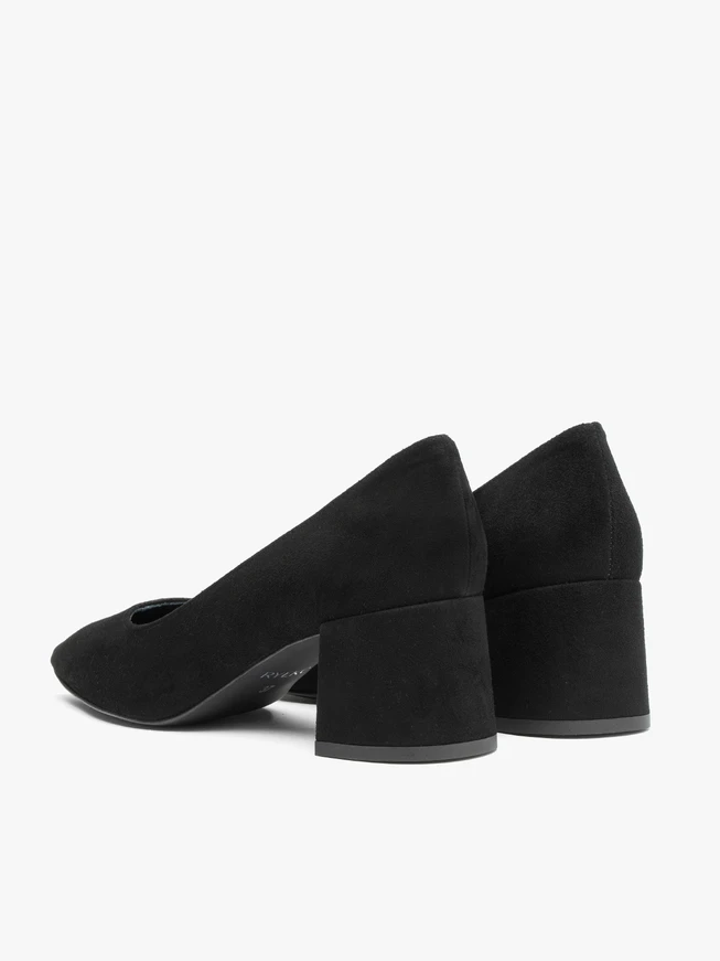 Black velour leather pumps on a block