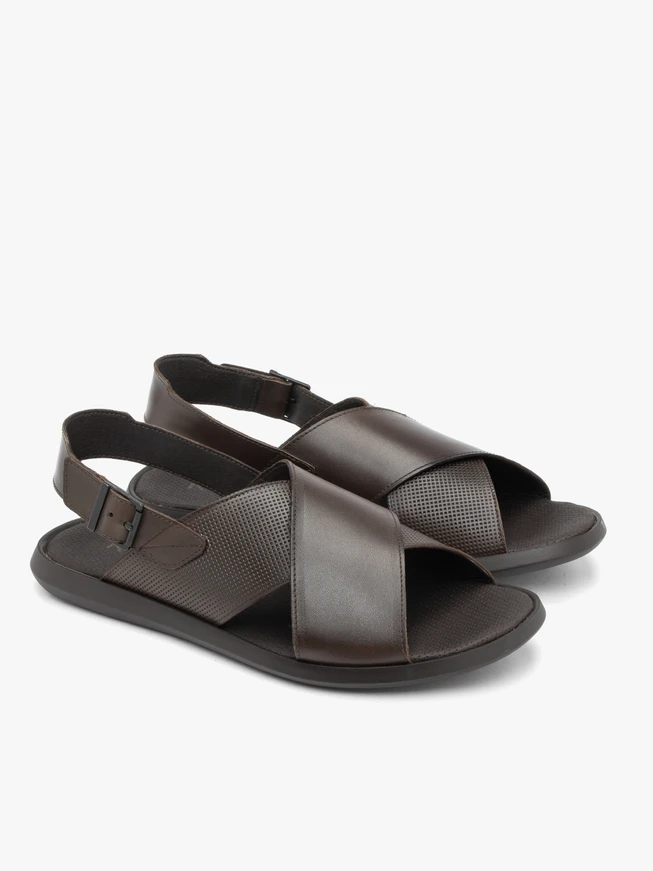 Dunkelbraune Sandalen aus genarbtem Leder