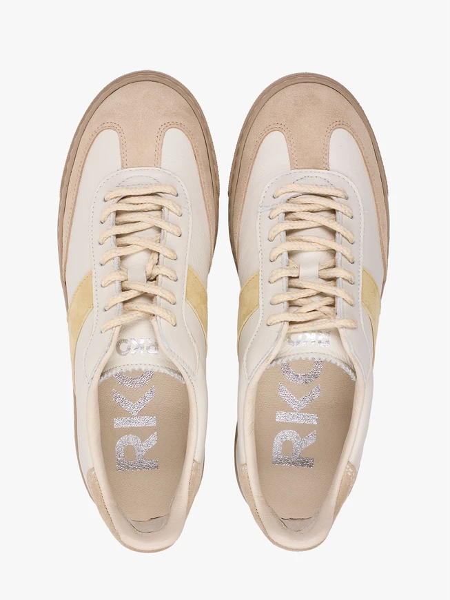 Turnschuhe in Creme und Beige