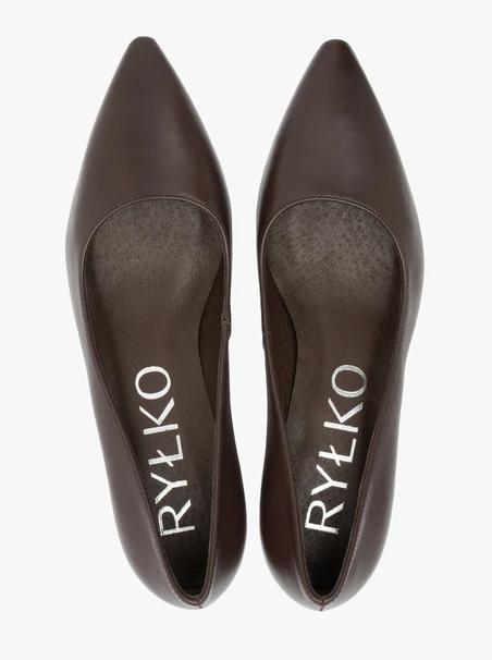Brown grain leather pumps with stiletto heel