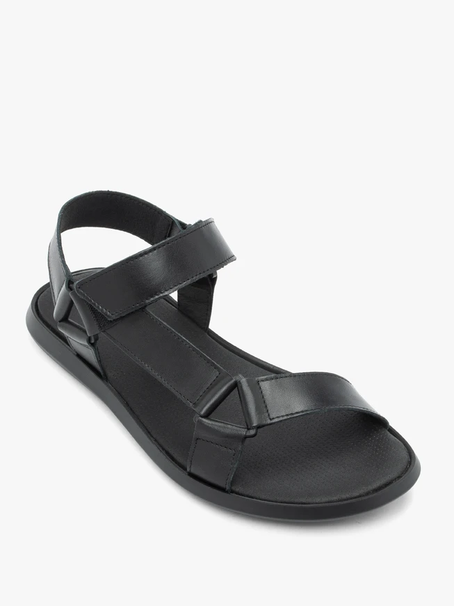 Schwarze Sandalen aus genarbtem Leder