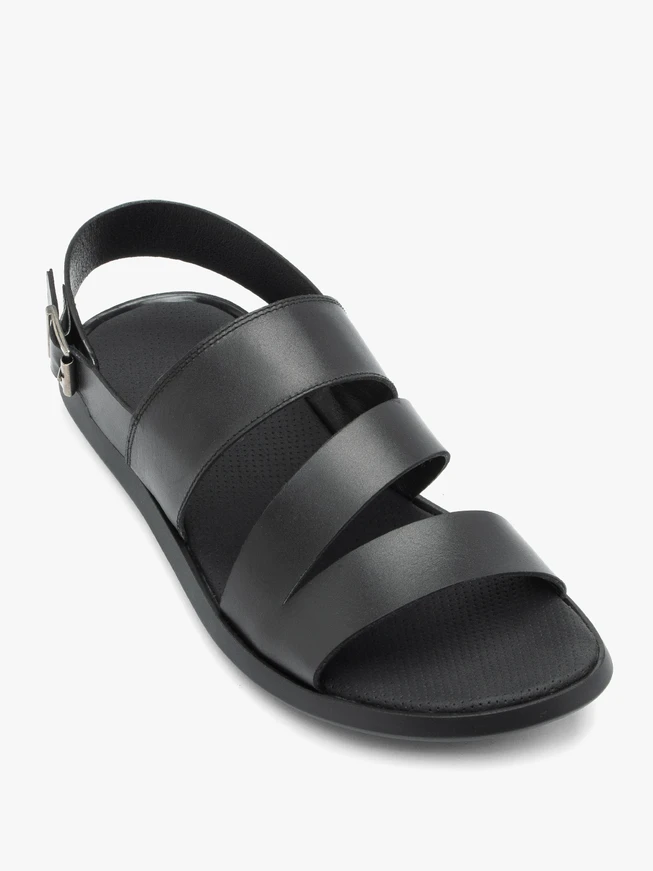 Schwarze Sandalen aus genarbtem Leder