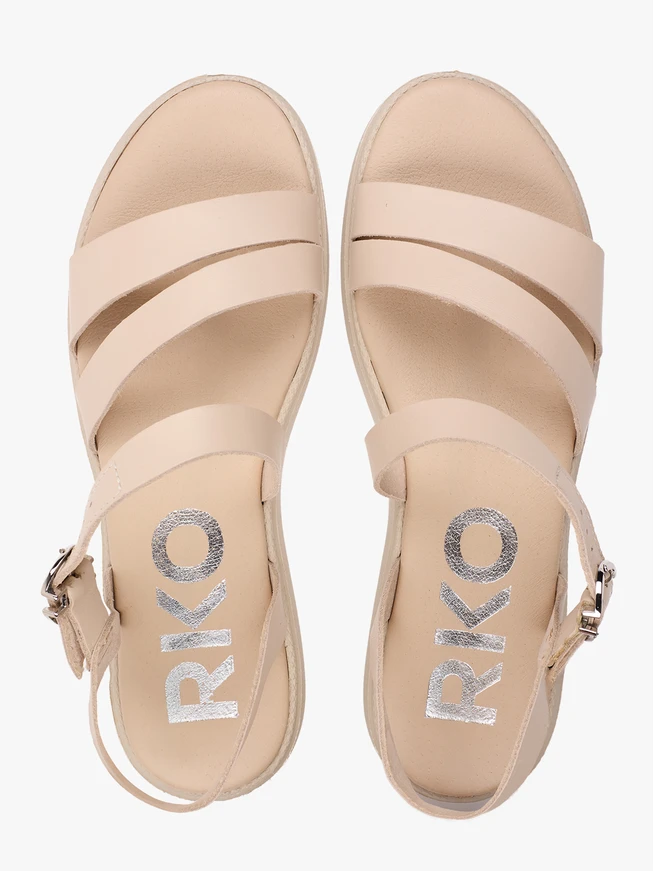 Cremefarbene Sandalen mit dickerem Boden