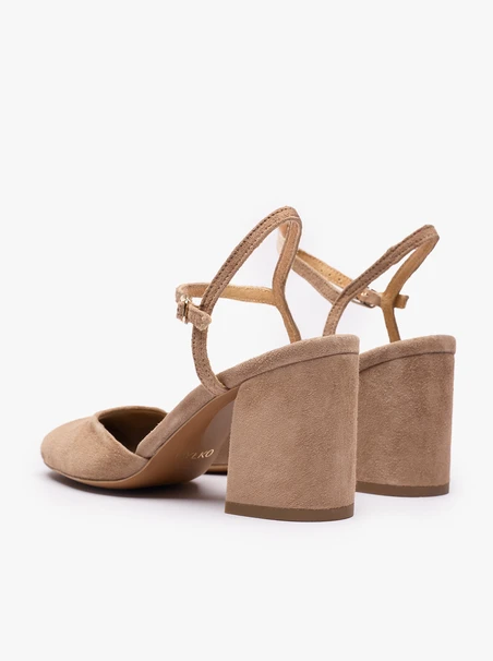 Hellbraune Stiletto-Pumps