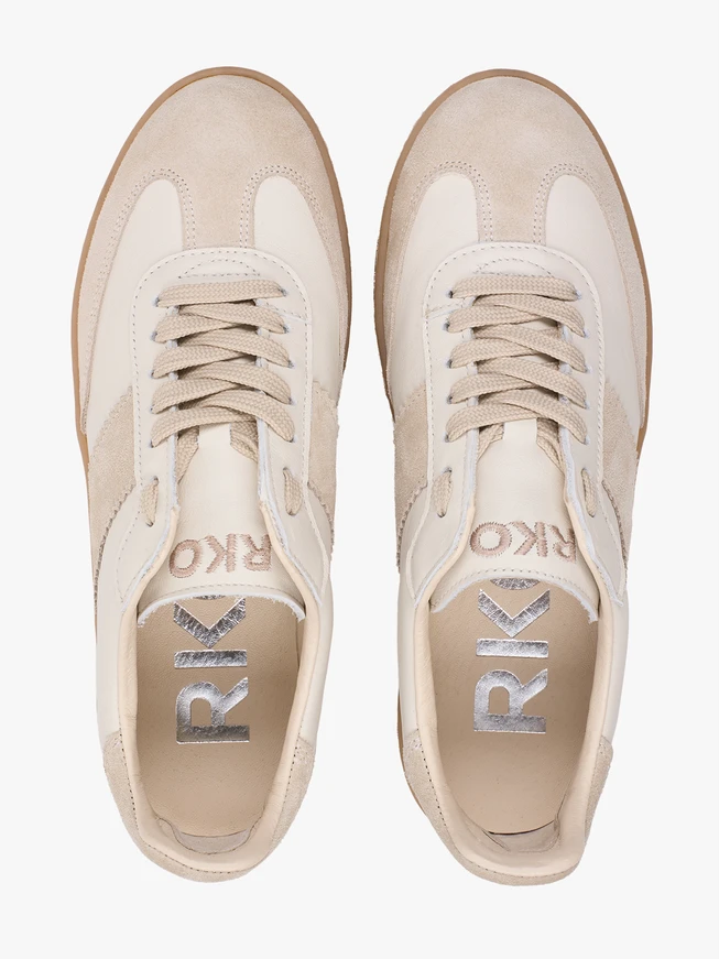 Cremefarbene Sporthalbschuhe zum Schnüren