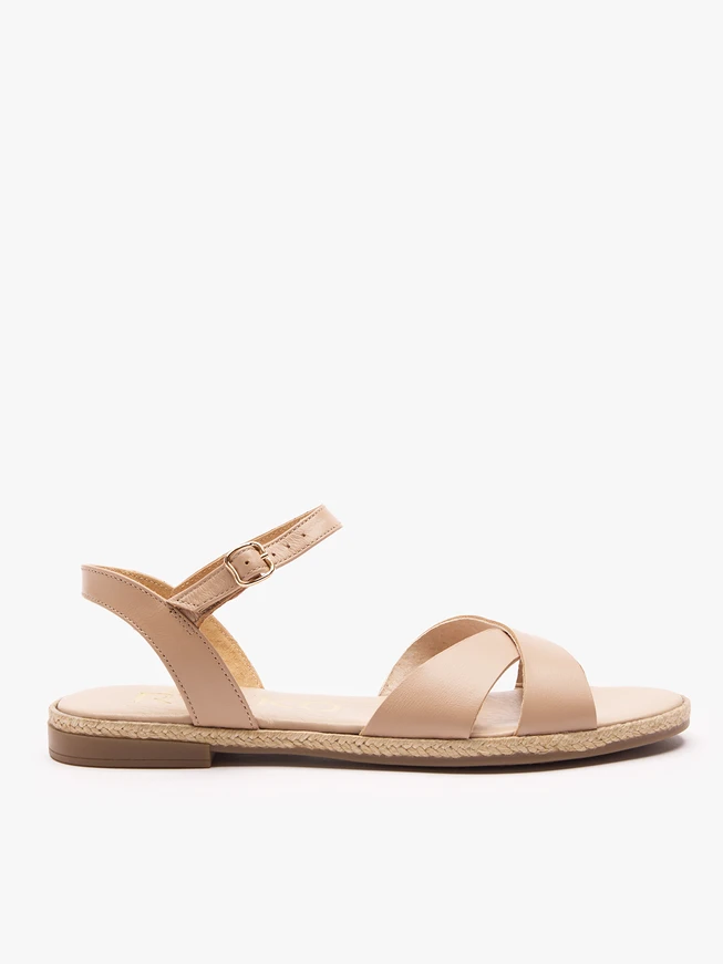 Beigefarbene Sandalen aus genarbtem Leder