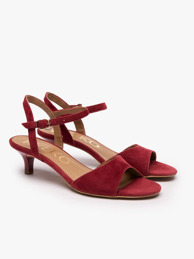 Kastanienbraune Sandalen mit Absatz
