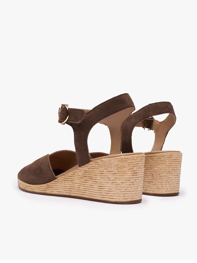 Dunkelbraune Plateausandalen