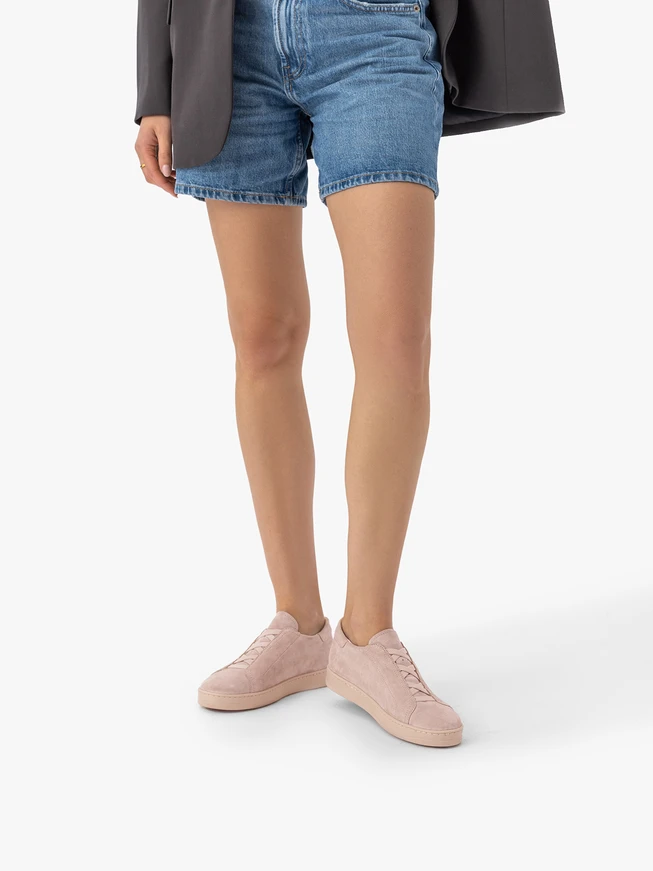 Fleischfarbene Turnschuhe aus Veloursleder