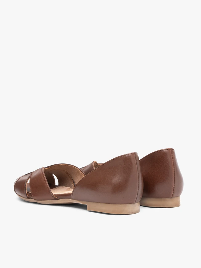 Braune zehenoffene Ballerinas