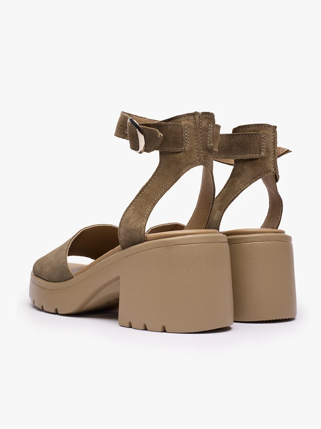 Khaki-Sandalen mit Trapper-Boden