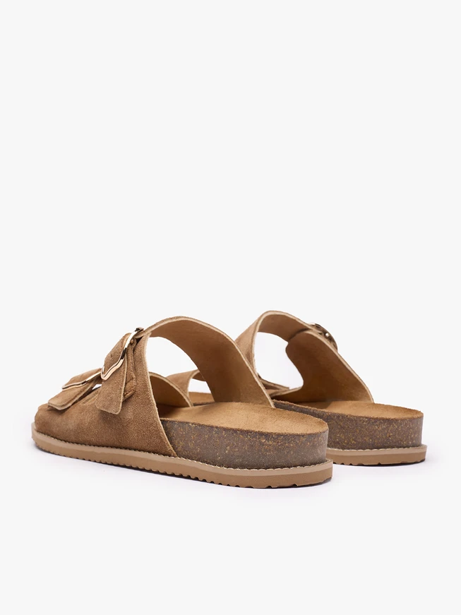 Beigefarbene Flip-Flops mit zwei Riemen