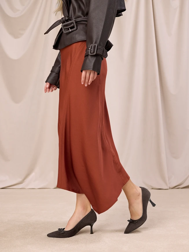 Dark brown bow pumps