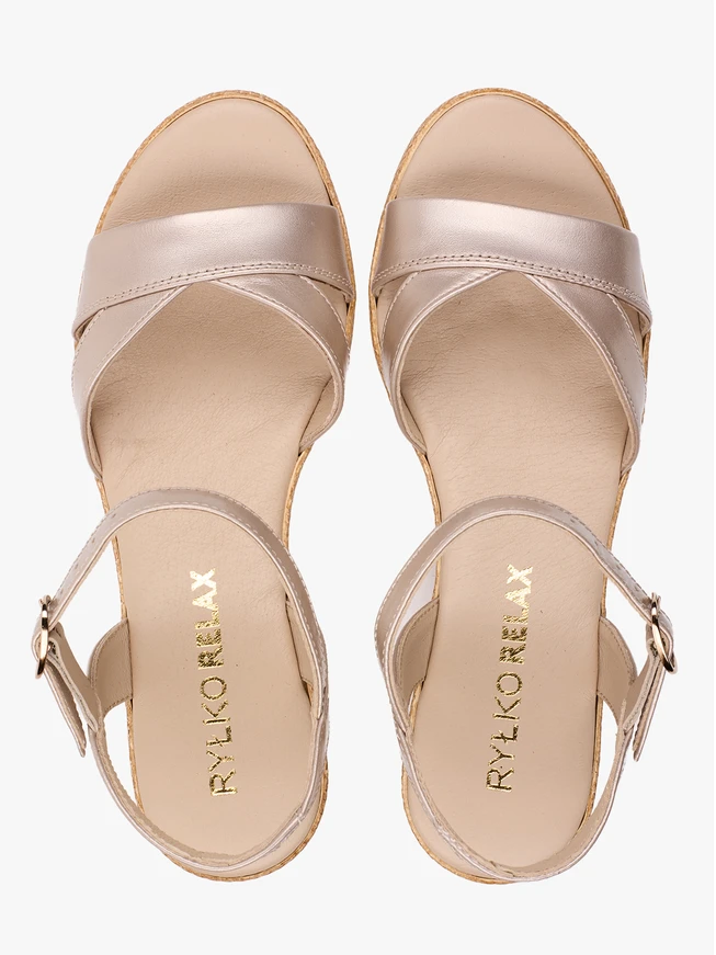 Plateausandalen aus Platin