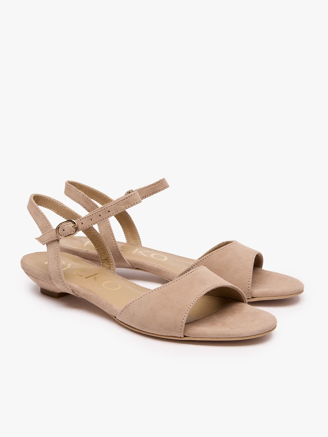 Beigefarbene Clutch-Sandalen