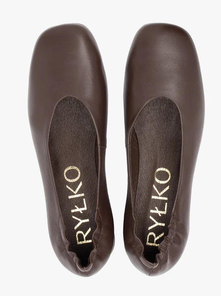 Brown pumps on a block with a square nose