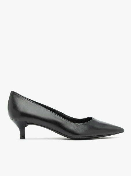 Niedrige Stiletto-Pumps aus schwarzem genarbtem Leder