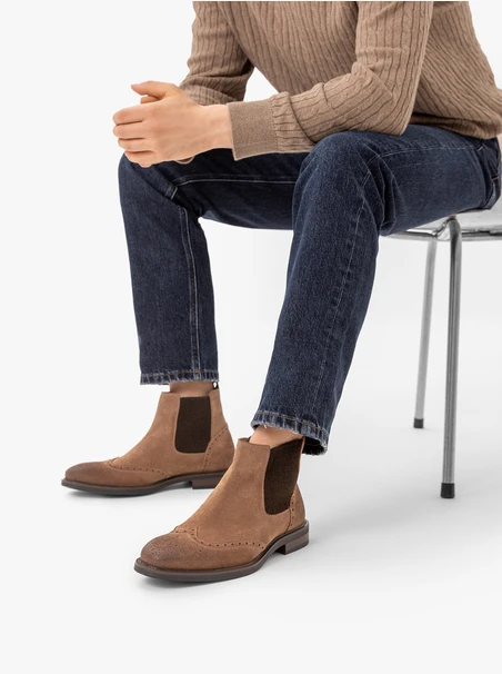 Brown shaded slippers