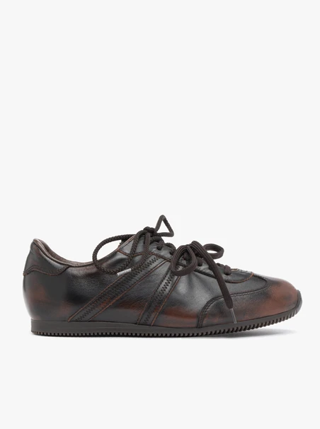 Schattierte Sporthalbschuhe