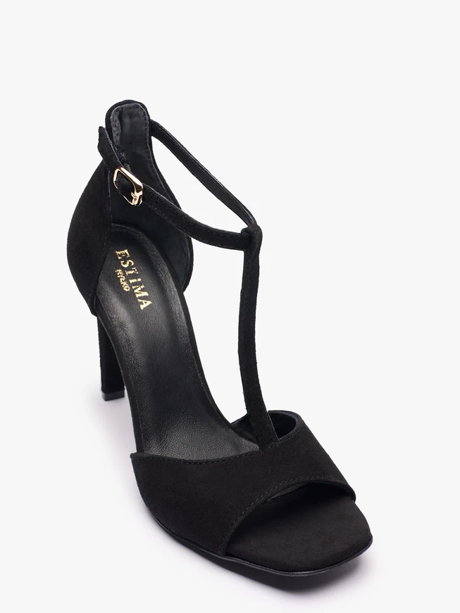 Schwarze hochhackige Sandalen