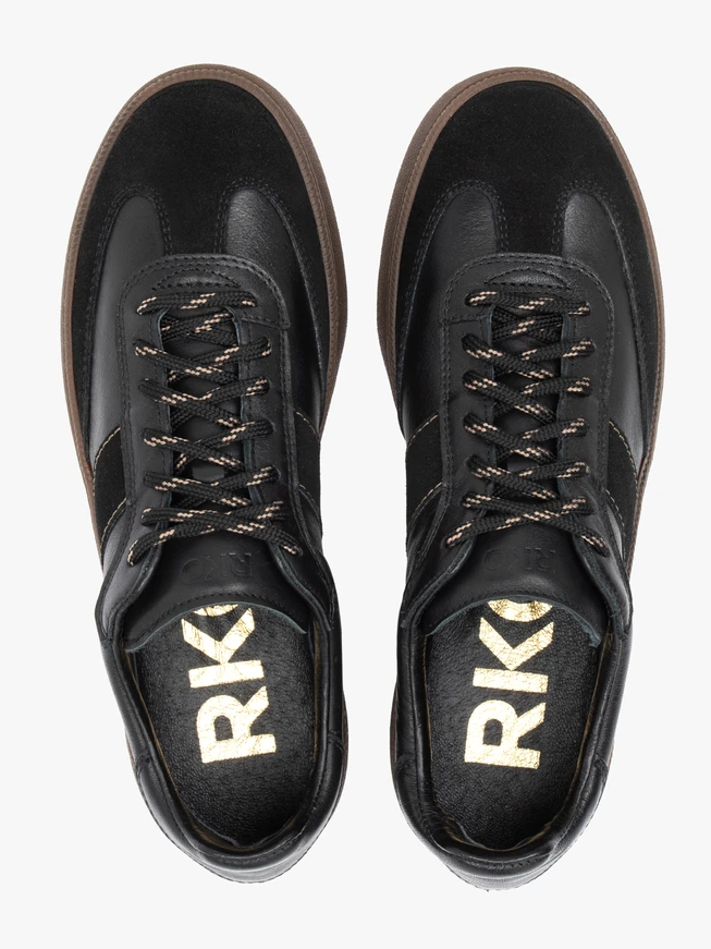 Schwarze sportliche Schnürhalbschuhe