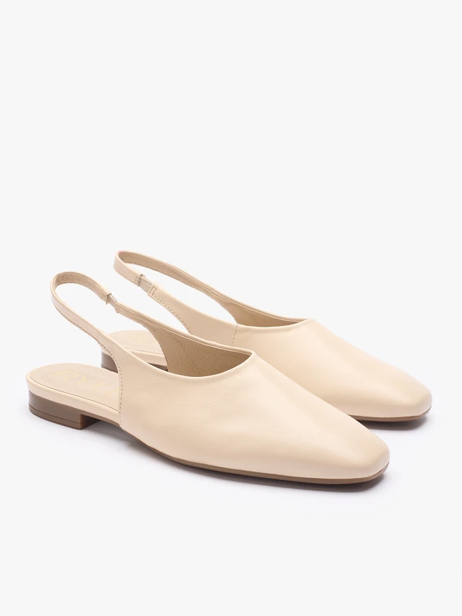 Cremefarbene Slingback-Pumps ohne Absatz