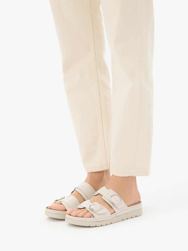 Cremefarbene Flip-Flops mit zwei Riemen