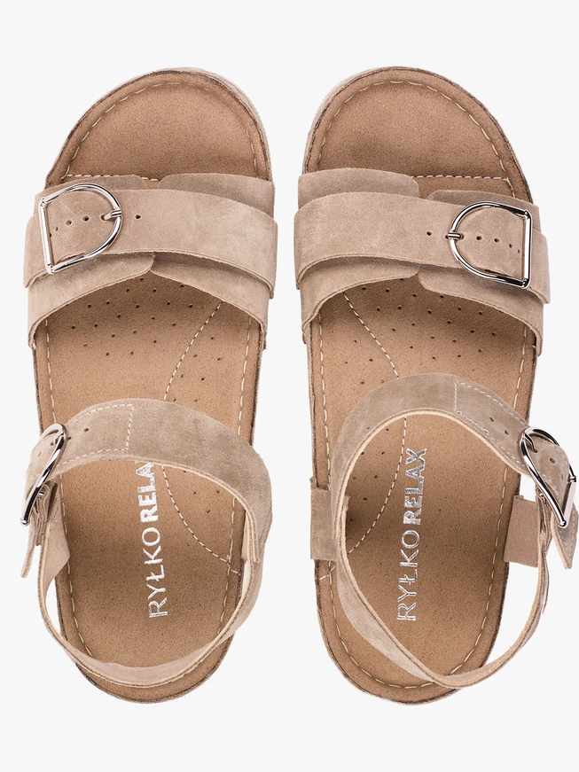 Dunkelbeige Sandalen auf einem dickeren Boden mit zwei Riemen