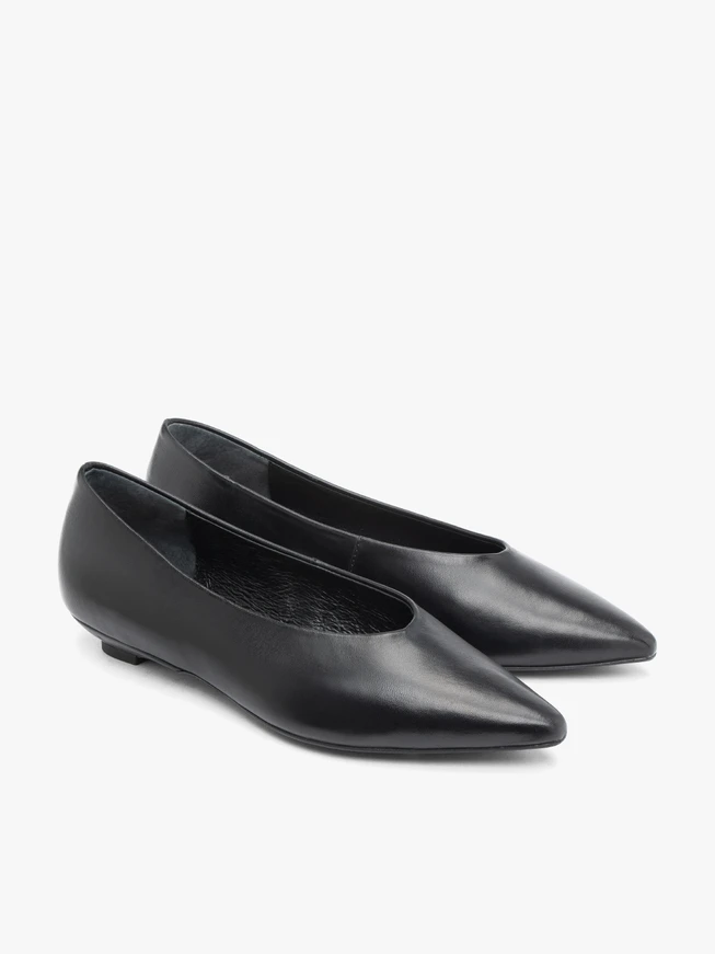 Black ballerinas with pointed nose