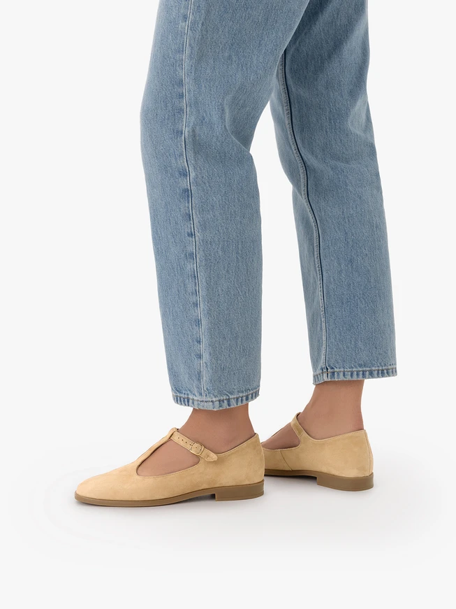 Beigefarbene Ballerinas mit T-Bar-Riemen