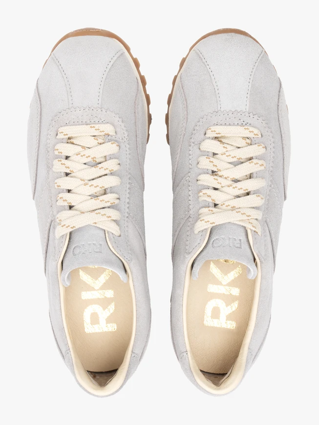Sportschuhe aus grauem Veloursleder