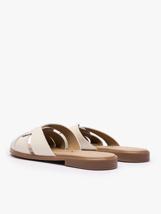Cremefarbene Flip-Flops mit Ausschnitt