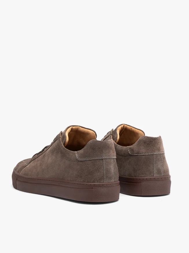 Halbschuhe aus grauem Veloursleder