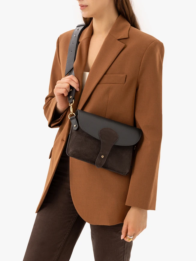 Brown kidney bag
