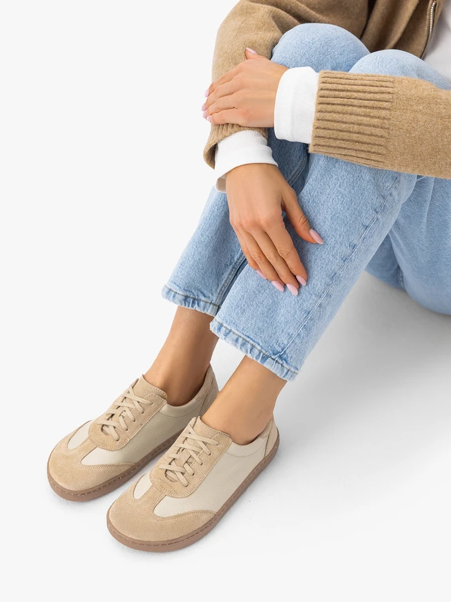 Beigefarbene Barfuß-Halbschuhe aus Leder und Velours