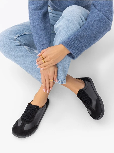 Schwarze Barfuß-Halbschuhe aus Leder und Velours