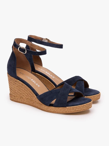 Marineblaue Plateausandalen