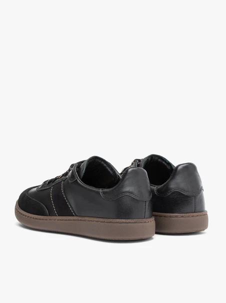 Schwarze sportliche Schnürhalbschuhe