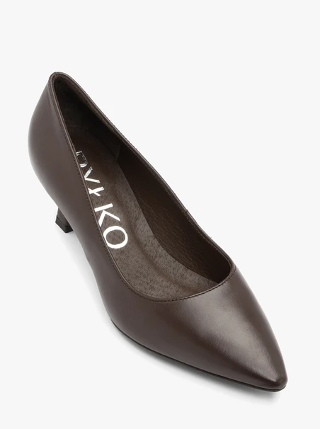 Brown grain leather pumps with stiletto heel