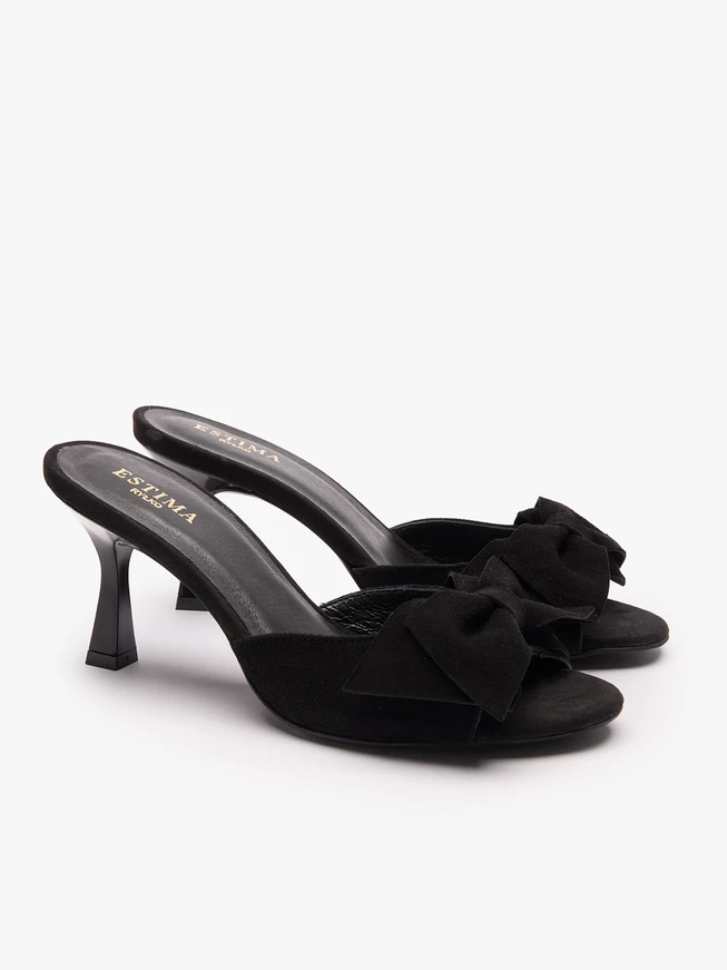 Schwarze Flip-Flops mit Schleife