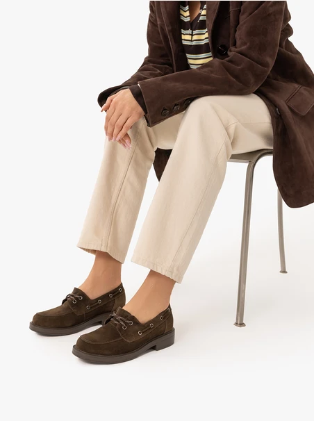 Brown velour half shoes with lacing
