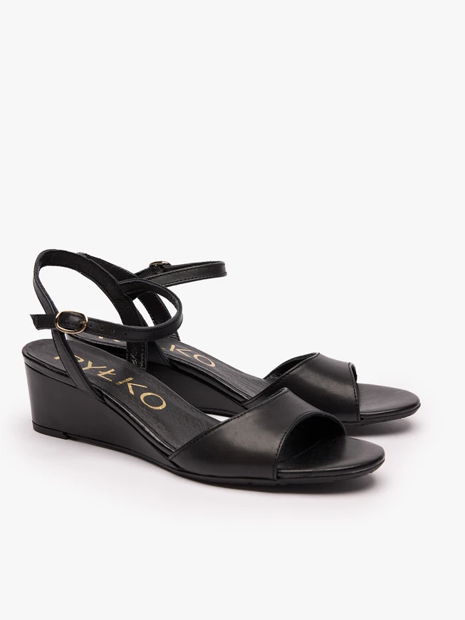Schwarze Plateausandalen