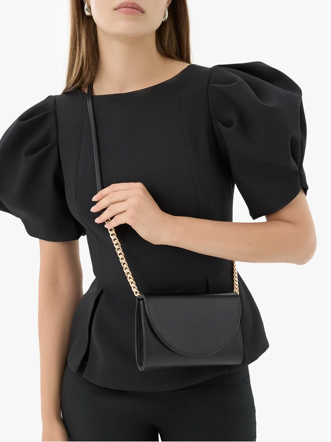 Schwarze Leder-Clutch-Tasche mit Kette