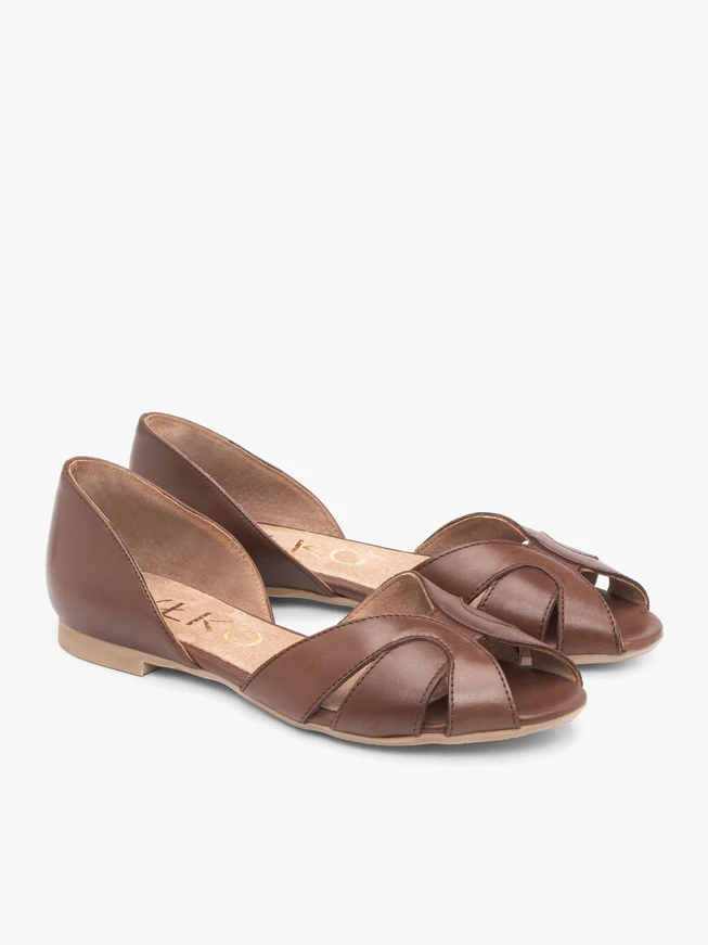 Braune zehenoffene Ballerinas