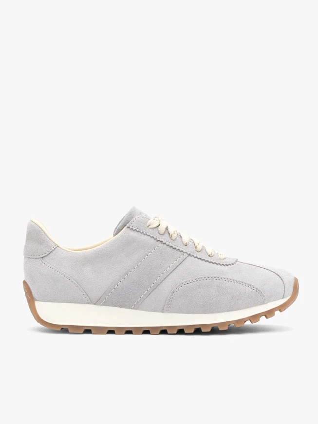 Sportschuhe aus grauem Veloursleder