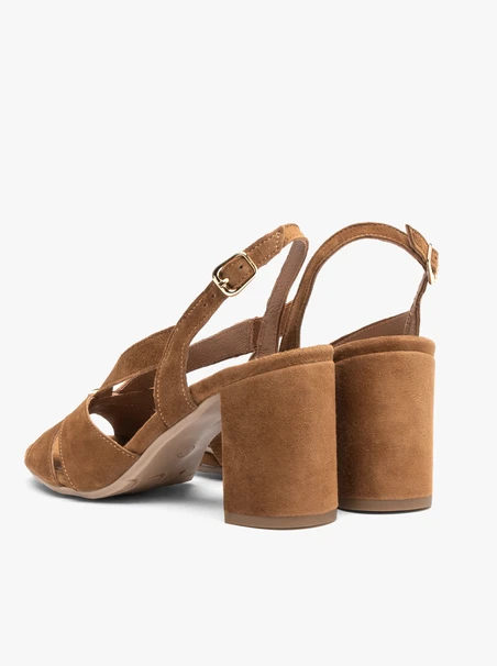 Hellbraune Sandalen mit Verzierung