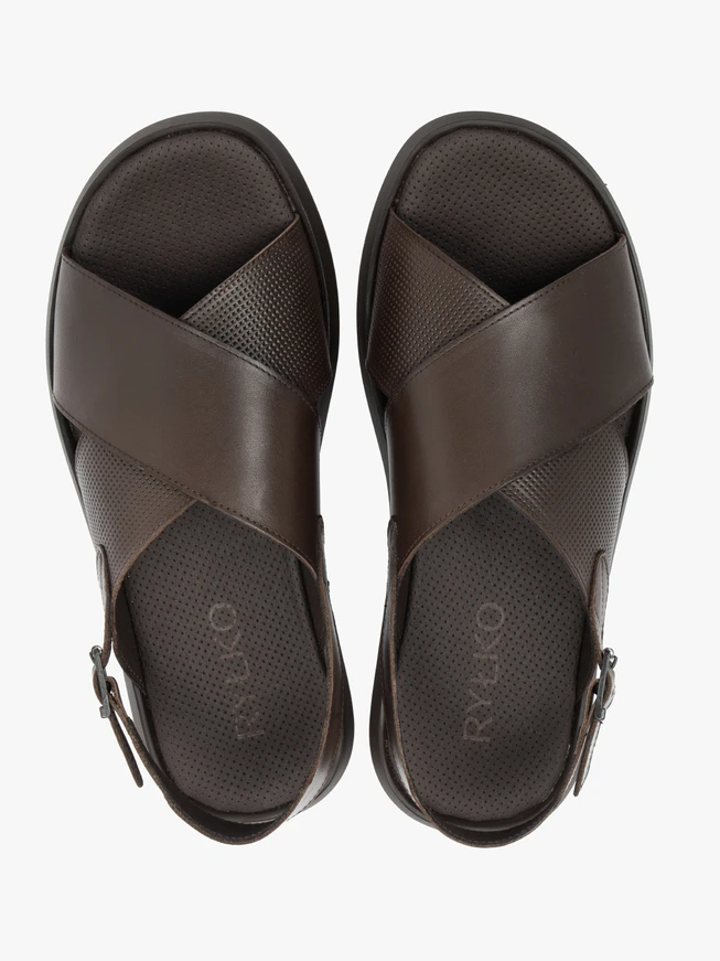 Dunkelbraune Sandalen aus genarbtem Leder